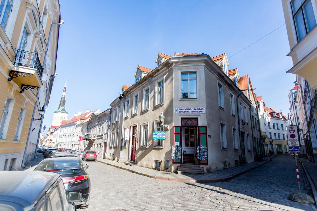 Old Town Alur Tallinn